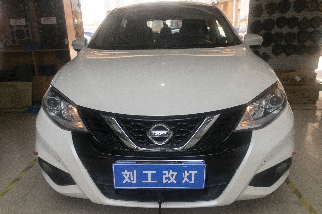 日产骐达车灯改装升级LED远近一体双光透镜